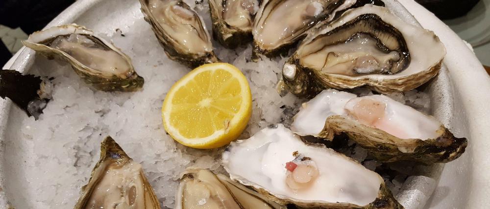 In der westfranzösischen Region Les Landes werden Austern gern mit Bratwurst gegessen.