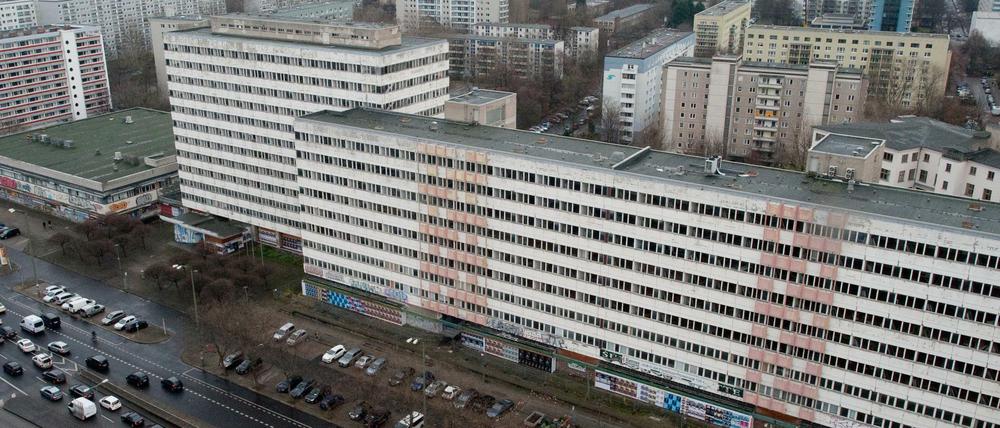 Das Haus der Statistik am Alexanderplatz in Berlin. Der DDR-Plattenbau ist seit Jahren ungenutzt. 