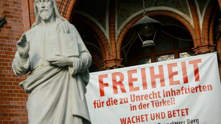 Fürbittengebet für den in der Türkei inhaftierten Menschenrechtler Peter Steudtner in Berlin