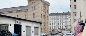 Das Dragonerareal liegt hinterm Finanzamt Kreuzberg.