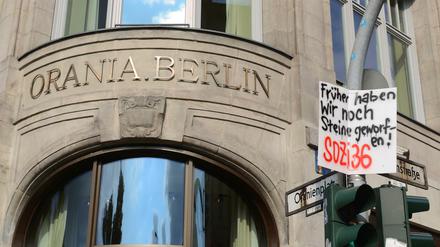 Das neue Hotel Orania am Oranienplatz in Berlin Kreuzberg stößt nicht bei allen Anwohnern auf Gegenliebe. 