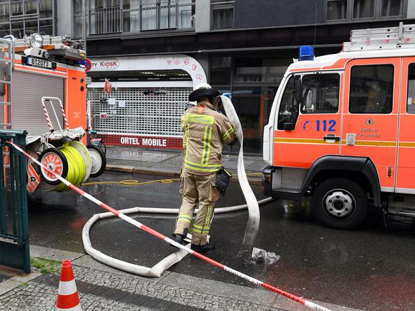 Geschlaucht. Die Feuerwehr musste in diesem Sommer zahlreiche Keller auspumpen. Das ist aber nicht ungewöhnlich.