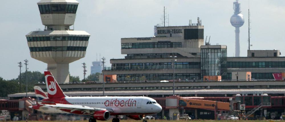 Wegen der Entschärfung der Fliefgerbombe mussten allein 24 Maschinen zum Flughafen Schönefeld umgeleitet werden.
