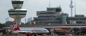 Wegen der Entschärfung der Fliefgerbombe mussten allein 24 Maschinen zum Flughafen Schönefeld umgeleitet werden.