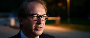 Nacht und Nebel: Bundesverkehrsminister Alexander Dobrindt kommt am 16.08.2017 in Potsdam zu einer Sitzung der BER-Gesellschafterversammlung.