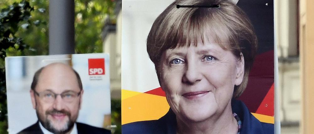 Wahlplakate für die Bundestagswahl am 24. September hängen in Berlin.