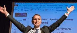 Björn Höcke 2016 nach seiner Wiederwahl als AfD-Sprecher. Wird er Bundesvorstand der Partei? 