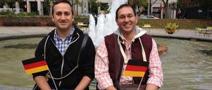 Sven Pinczewski (links) aus Deutschland und sein Freund Andrew Nolan nehmen an der Tour teil.