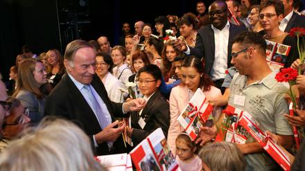 Man ist deutsch - hier die Feier für Brandenburgs 611 Neubürger des Jahrs 2014.