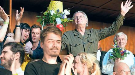 Ehrung für Frank Castorf. Der Volksbühnentribun kann auch lachen.