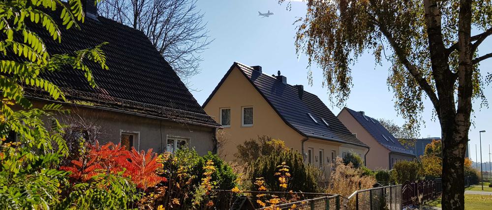 Bei Westwind starten die Flugzeuge direkt über die Häuser von Selchow.