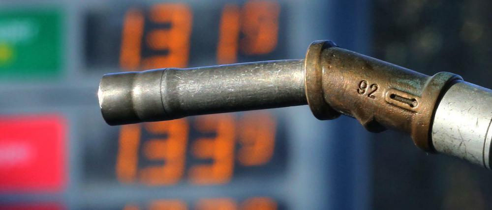 Farbenlehre. Diesel und Benzin bleiben noch für Jahre der dominante Brennstoff der Autoindustrie.