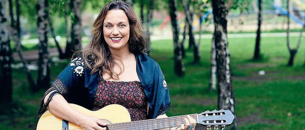 Suzanna ist die Sängerin mit der dunklen Stimme.