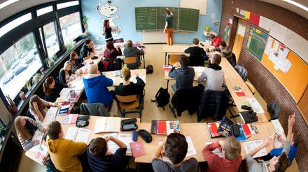 Fürs Leben lernen, dafür ist Schule da, aber nicht alle Schüler kommen gleich gut mit, manche bräuchten mehr Betreuung - die oft ausbleibt. 