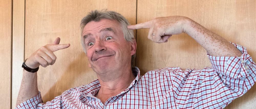Ryanair-Chef Michael O'Leary posiert am Mittwoch vor einer Pressekonferenz in Berlin zur Insolvenz und möglichen Zukunft von Air Berlin.