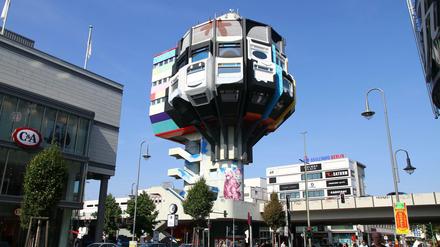 Bierpinsel in der Schloßstraße in Berlin-Steglitz.
