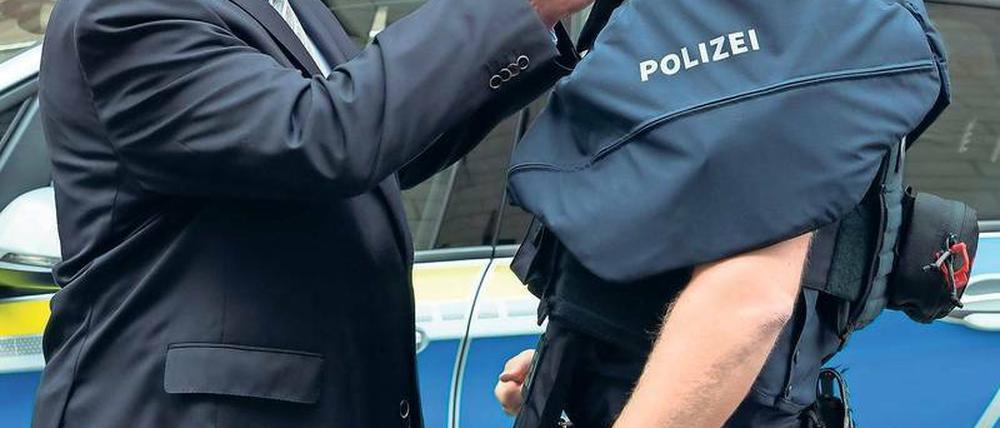 Joachim Herrmann drängt auf mehr Polizei und Abschreckung.