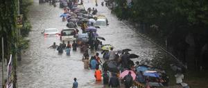 Große Teile der indischen Millionenmetropole Mumbai waren durch die Fluten lahm gelegt.