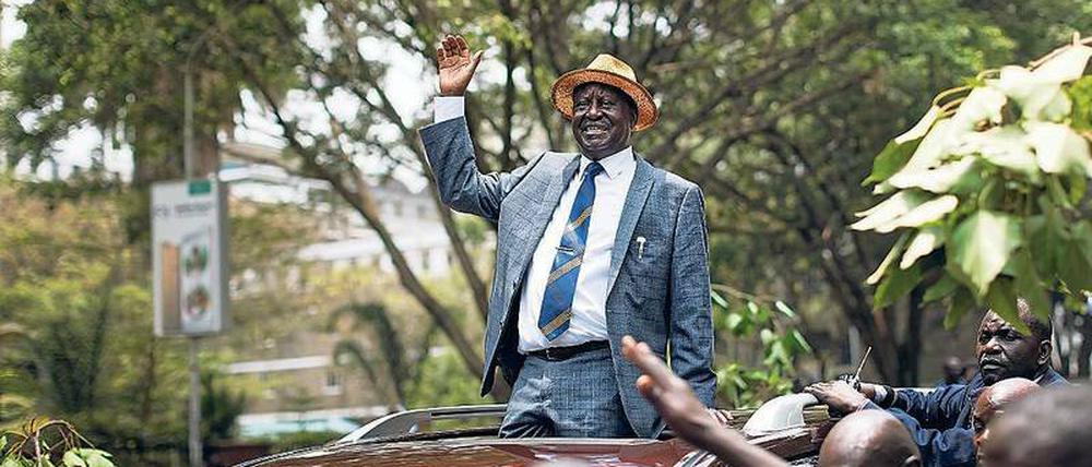 Sieg der Opposition. Der Gegenkandidat des Präsidenten, Raila Odinga, freut sich über die Entscheidung der Richter.