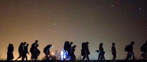 Über ihnen der Himmel - und vor ihnen? Flüchtlinge in Ungarn, September 2015.