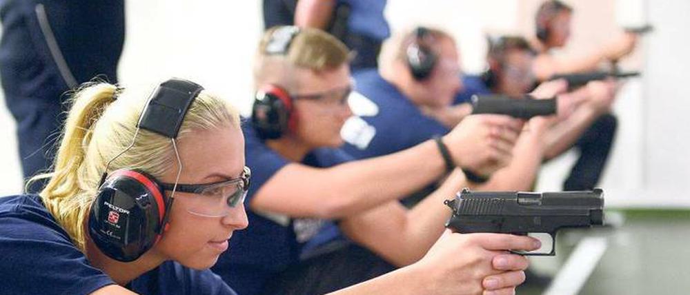 Wenige Volltreffer. Schusstraining steht allerdings erst im Laufe der Polizei-Ausbildung auf dem Plan und ist nicht Teil des Bewerbungsverfahrens. 