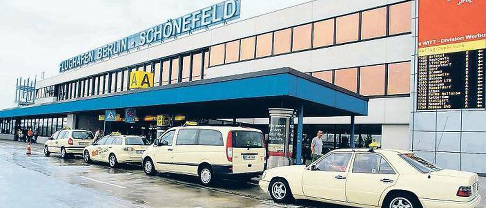 Rauslassen: Ja. Aber aufnehmen dürfen Berliner Taxen nicht jeden.