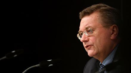 Seit rund einem Jahr ist Reinhard Grindel DFB-Präsident. 
