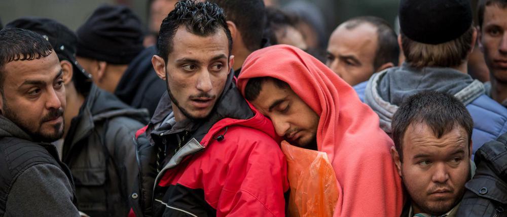 Viele tausend Menschen halfen 2015 den Flüchtlingen.