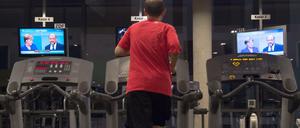 Duell auch im Fitness-Studio. Auch für Sportler auf dem Laufband gab es nur ein Fernsehprogramm.