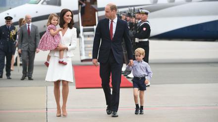 Prinz William und Kate mit ihren Kindern Charlotte und George im Juli in Polen
