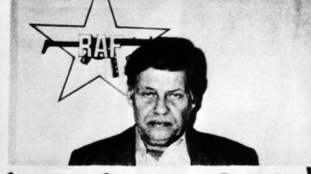 Ein Bild, das im Gedächtnis blieb: der entführte Arbeitgeberpräsident Hanns Martin Schleyer unter dem Logo der RAF.