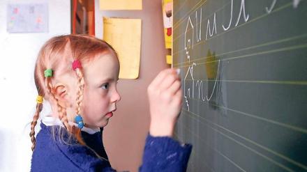 Tafelbild. Damit die Basis stimmt, brauchen auch Grundschulkinder professionellen Unterricht. 