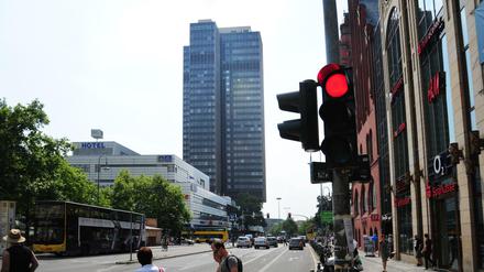Rot für Rot. Die Eigentümer des Hochhauses wollen keine Werbung für die Linke an der Fassade.