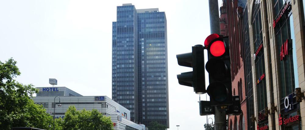 Rot für Rot. Die Eigentümer des Hochhauses wollen keine Werbung für die Linke an der Fassade.