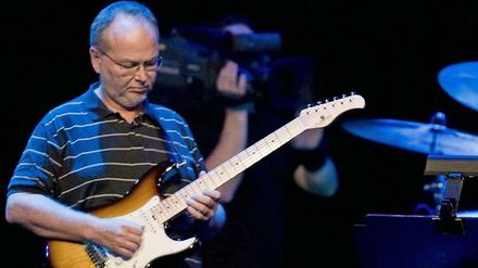 Walter Becker bei einem Steely Dan-Auftritt beim Montreux Jazz Festival 2009.