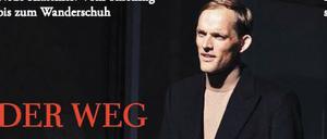 Als hätte er nie etwas anderes getan: Thomas Tuchel im etwas zu weit sitzenden Herrenmantel auf New Yorks Bürgersteigen.