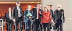 Die Saubermacher. Angela Merkel und diverse Stadtoberhäupter am Montag nach dem Diesel-Gespräch im Kanzleramt.