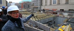Senatsbaudirektorin Regula Lüscher auf der Baustelle der Staatsoper Unter den Linden in Berlin-Mitte.  