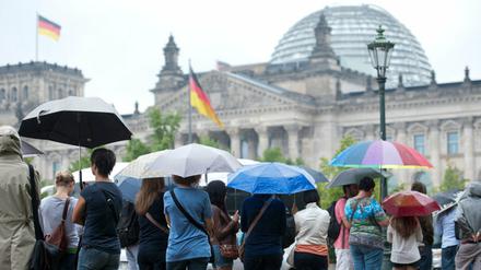 Wer lässt wen im Regen stehen? 