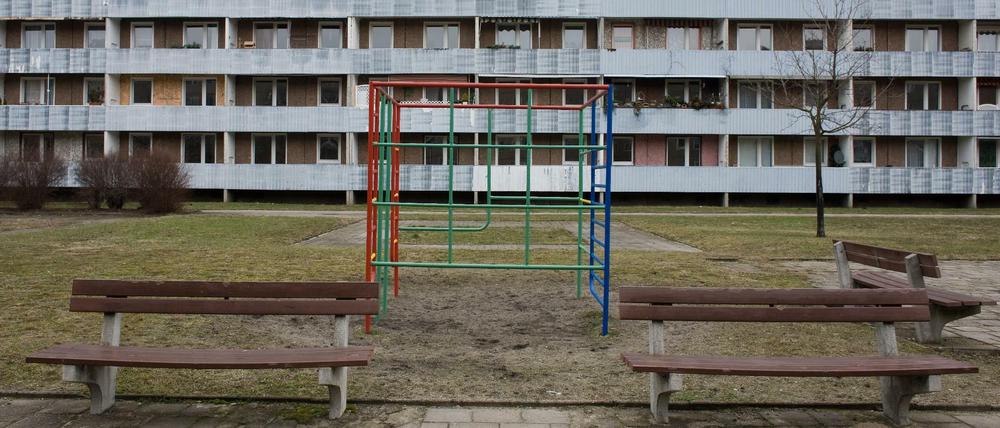 Tristesse total. Viele Wohnsiedlungen in Ostdeutschland verwaisen allmählich wie hier in Eisenhüttenstadt.