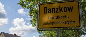 Unter anderem in Banzkow durchsuchten Beamte des BKA und der Bundespolizei Wohnungen und Geschäftsräume durchsuchten.