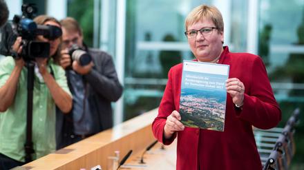 106 Seiten umfasst der neue von der Ost-Beauftragten Iris Gleicke vorgestellte Einheitsbericht. Anders als 2016 ist Fremdenhass kein Schwerpunktthema mehr. 