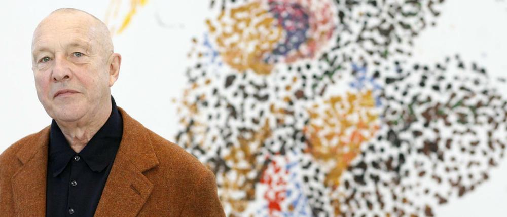 Georg Baselitz vor seinem Kunstwerk "Lenin on the Tribune" (1999).