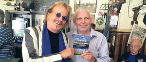 Sportsfreunde. Frank Zander und Hörbuch-Autor Michael Jahn im „Bierbrunnen“. 
