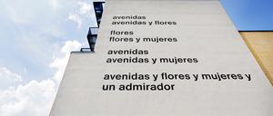 Seit 2011 steht das Gedicht von Eugen Gomringer an der Südfassade der Alice-Salomon-Hochschule.