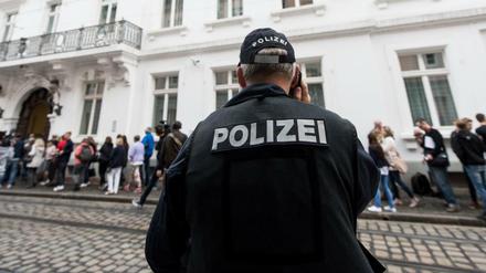 Schlangen vor dem Landgericht: Der Freiburger Prozess gegen Hussein K. zog am Dienstag viel Interesse auf sich.