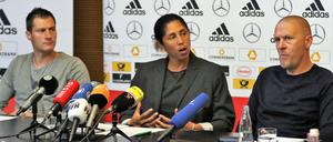 Pressekonferenz mit Bundestrainerin Steffi Jones Bundestrainerin Steffi Jones Assistenztrainer Markus Högner Torwarttrainer Simon Panter. 
