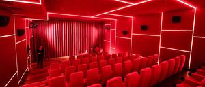 Ganz in Rot. Einer der sieben Kinosäle den neuen Kinos "delphi Lux". 