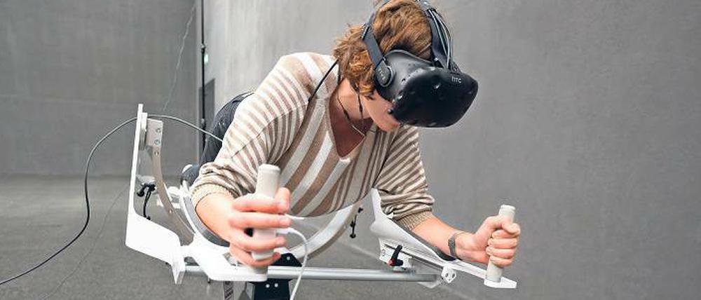 Eintauchen in eine andere Welt. Der Icaros Virtual-Reality-Flugsimulator kann getestet werden.