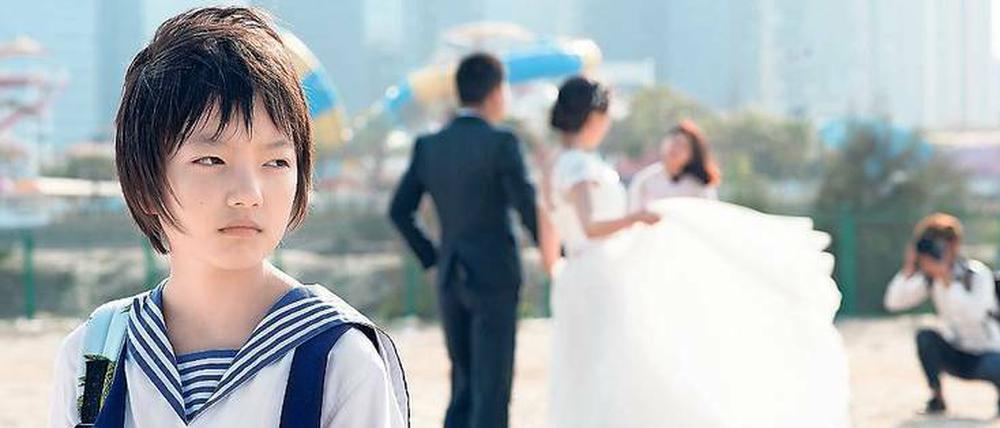Hilflos. Jia Nian Hua in „Angels Wear White“ von Vivian Qu.